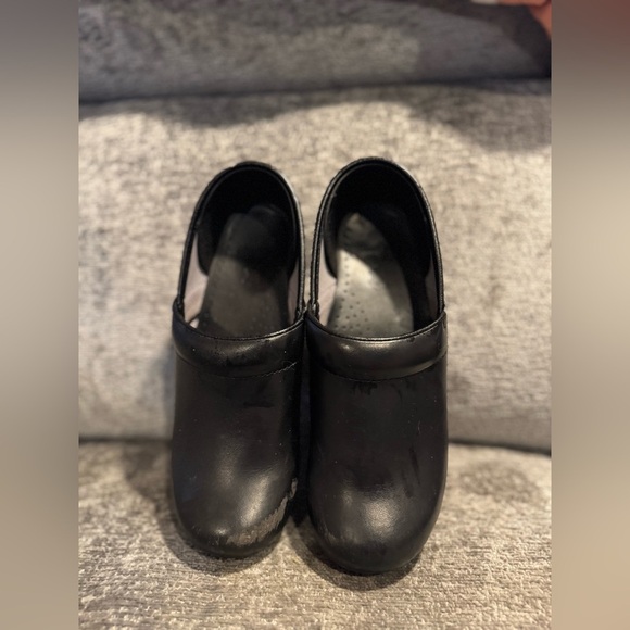 Dansko Shoes - Women’s Dansko Black Leather Clogs Size 38